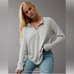 American Eagle Women’s Oversized Plush Long-Sleeve Henley T-Shirt Sz M